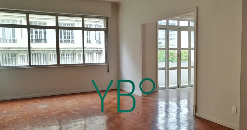 Imponente e confortável apartamento na praça do lido em copacabana