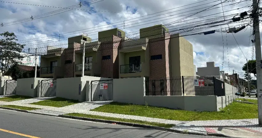 Sobrado com terraço, com 3 quartos sendo 1 suíte - Boa Vista - PR.
