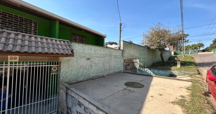 Terreno de esquina comercial, contendo 1 sobrado e 1 casa de madeira - Santa Cândida