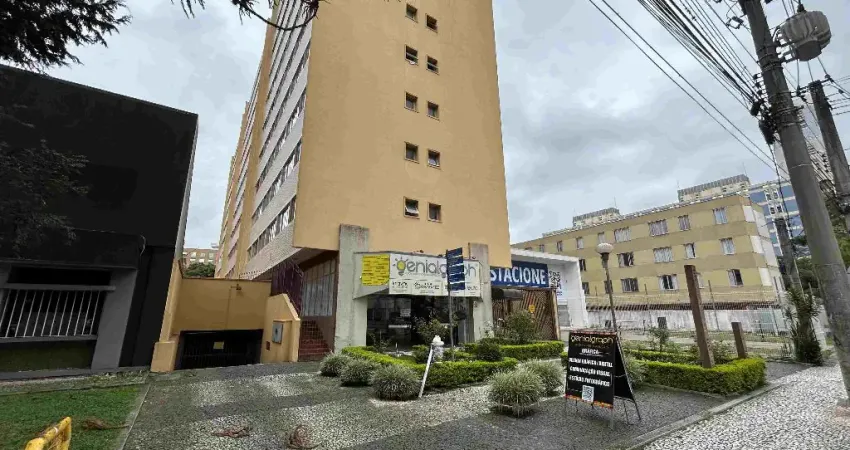 Excelente apartamento semimobiliado no Centro Cívico com 1 quarto e 1 vaga de garagem