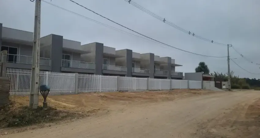 Sobrado de frente NOVO com 3 quartos sendo 1 suíte - Colombo - PR