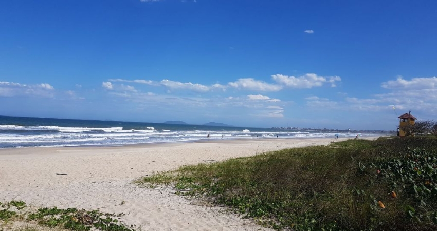 Excelente casa em Itapoá/SC - 3 quartos – 1 suíte - 2 banheiros