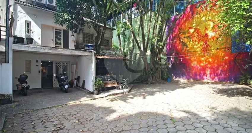 Casa à venda na Rua Augusta, --, Jardim América, São Paulo