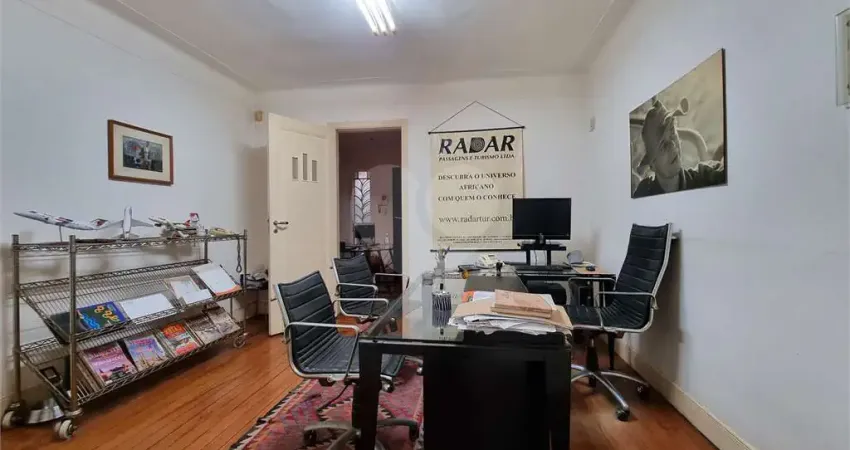 Casa à venda na Rua Moacir Piza, --, Jardim América, São Paulo