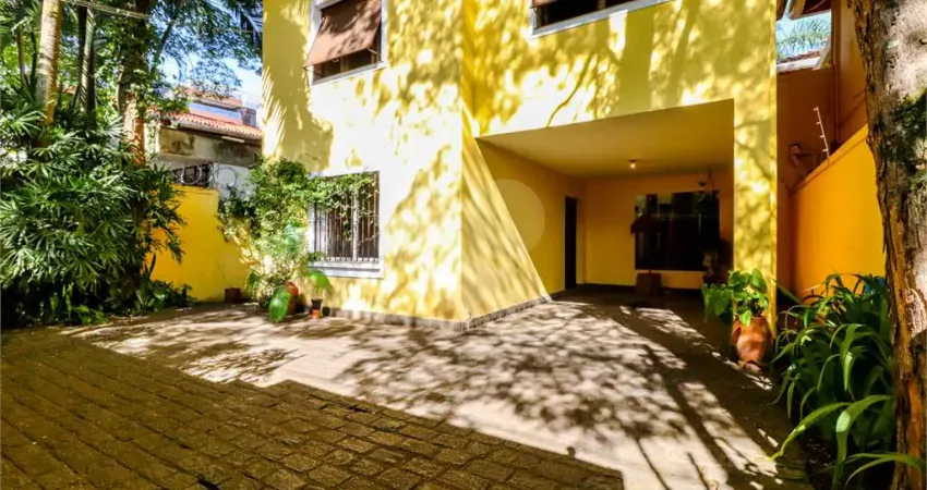 Casa à venda na Rua Groenlândia, --, Jardim América, São Paulo