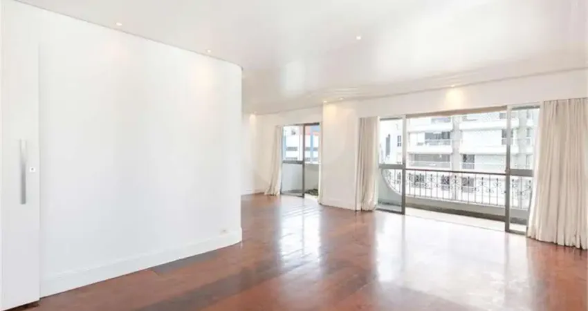 Apartamento com 4 quartos à venda ou para locação em Moema - SP