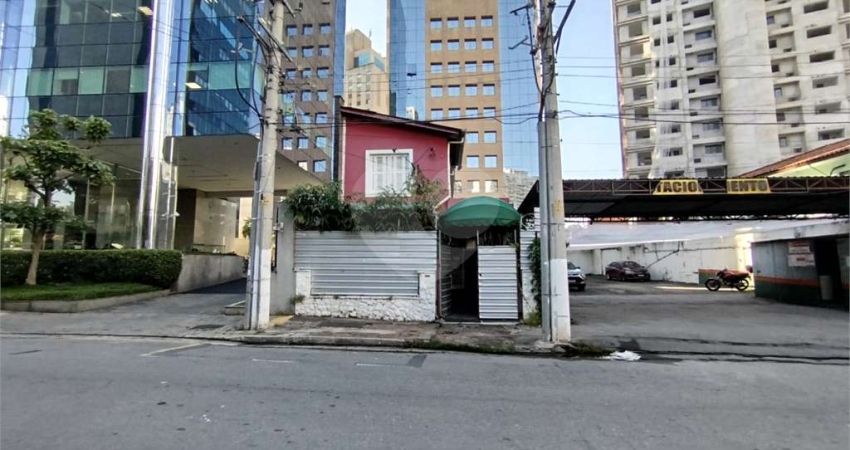 Sobrado com 3 quartos à venda ou para locação em Pinheiros - SP