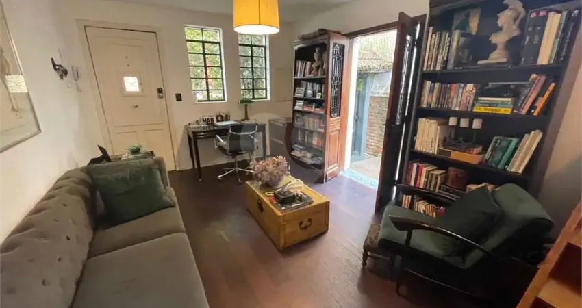 Casa de vila com 2 quartos à venda em Pinheiros - SP
