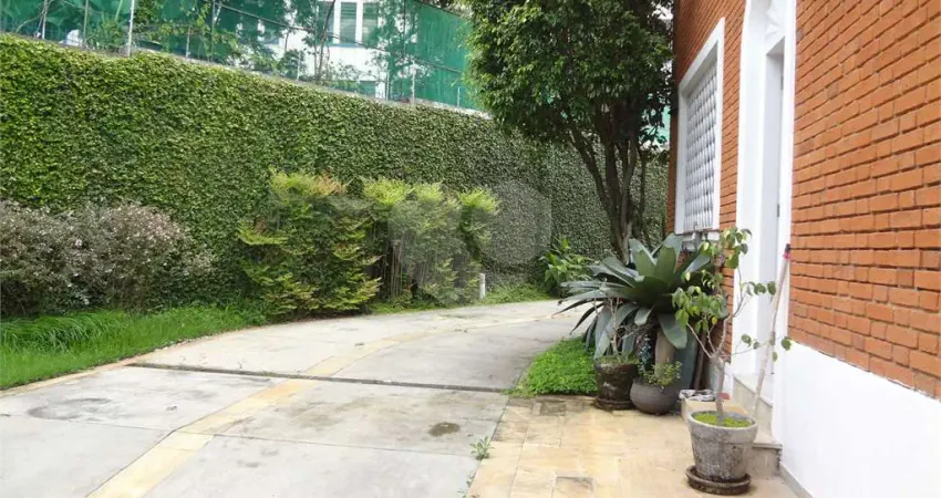 Casa com 3 quartos à venda na Rua Petrópolis, --, Sumaré, São Paulo