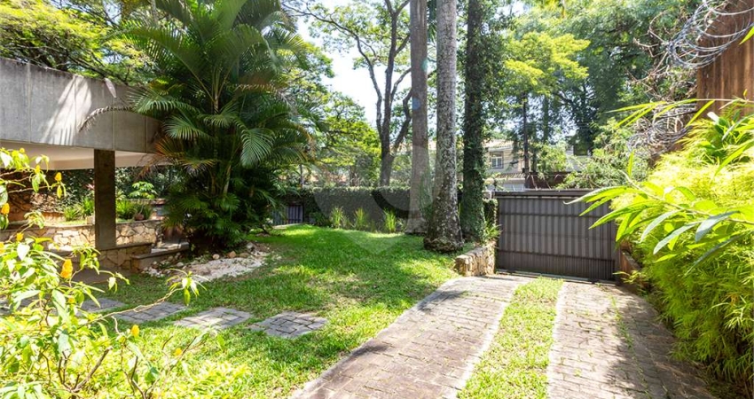 Sobrado com 4 quartos à venda em Alto De Pinheiros - SP