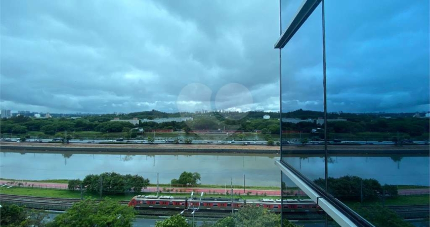 Salas à venda em Alto De Pinheiros - SP