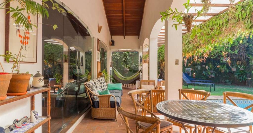Casa térrea com 3 quartos à venda em Caxingui - SP