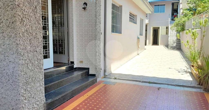 Casa térrea com 3 quartos à venda em Caxingui - SP