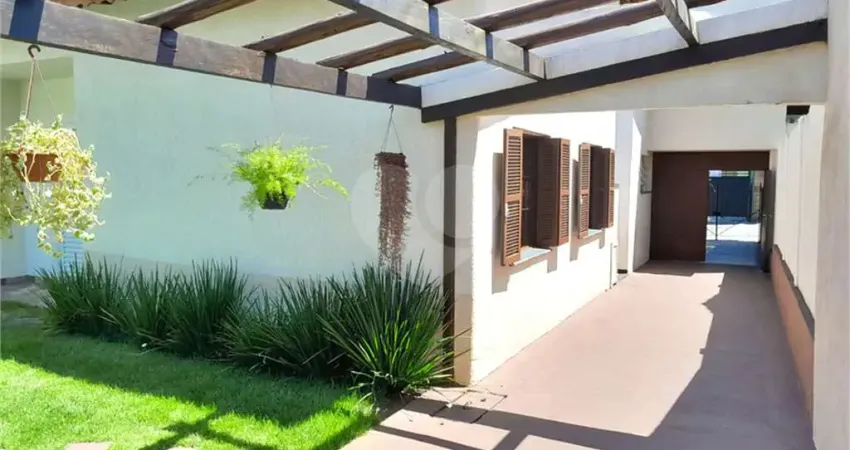 Casa térrea com 3 quartos à venda em Caxingui - SP