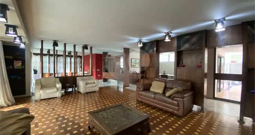 Casa com 3 quartos à venda na Rua Guararapes, --, Lapa, São Paulo