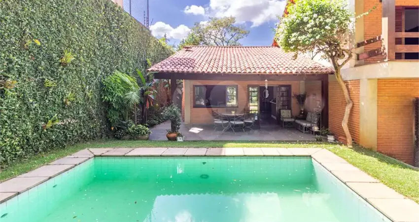 Casa com 3 quartos à venda na Rua Poconé, --, Sumaré, São Paulo