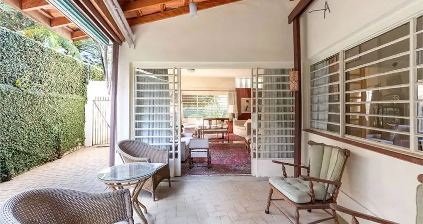 Casa térrea com 3 quartos à venda em Alto De Pinheiros - SP