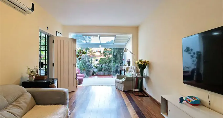 Casa com 3 quartos à venda na Praça Gastão Cruls, --, Vila Madalena, São Paulo