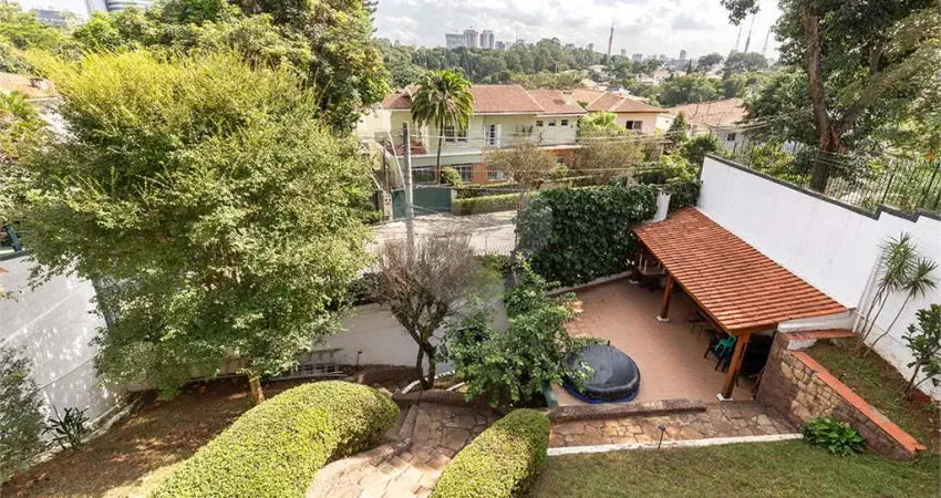 Casa com 5 quartos à venda na Rua Novo Horizonte, --, Pacaembu, São Paulo