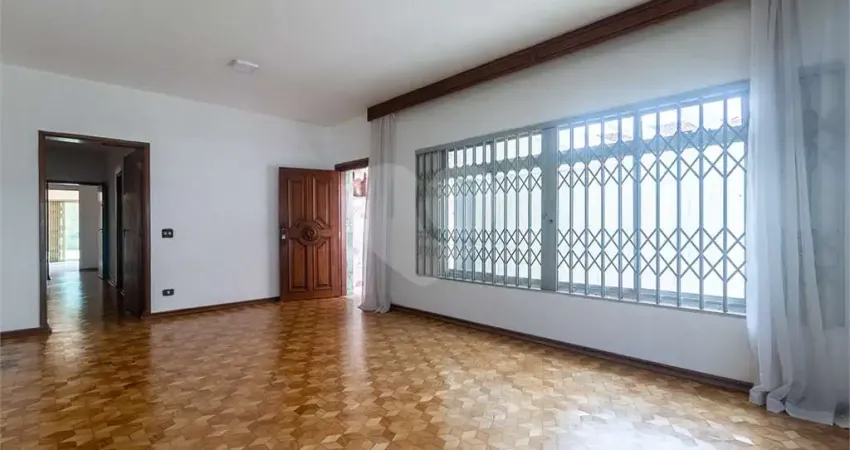 Casa com 3 quartos para alugar na Rua Japuanga, --, Alto de Pinheiros, São Paulo
