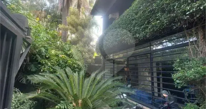 Casa com 5 quartos à venda na Rua Natingui, --, Alto de Pinheiros, São Paulo