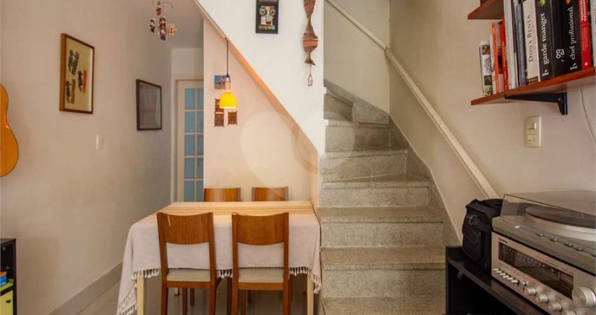 Casa de vila com 2 quartos à venda ou para locação em Alto De Pinheiros - SP