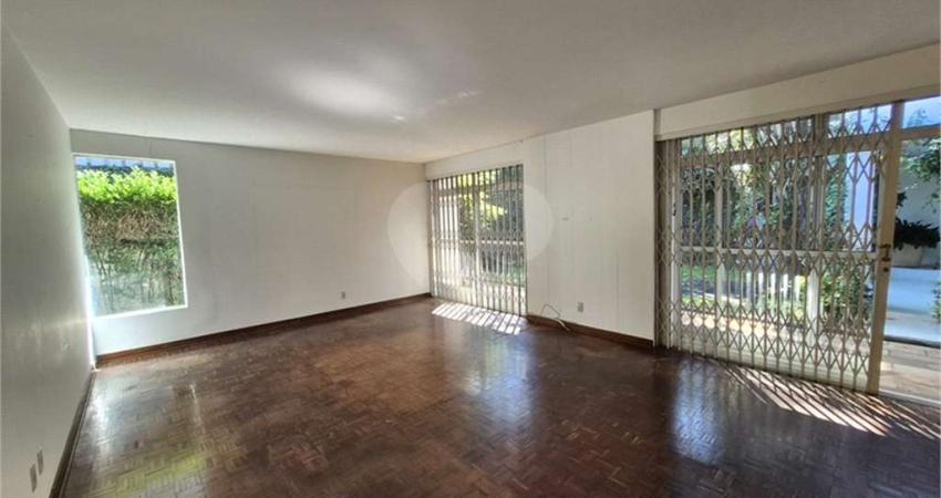 Casa térrea com 3 quartos à venda ou para locação em Alto De Pinheiros - SP