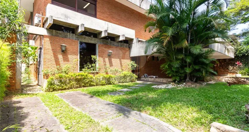 Sobrado com 4 quartos à venda ou para locação em Alto De Pinheiros - SP