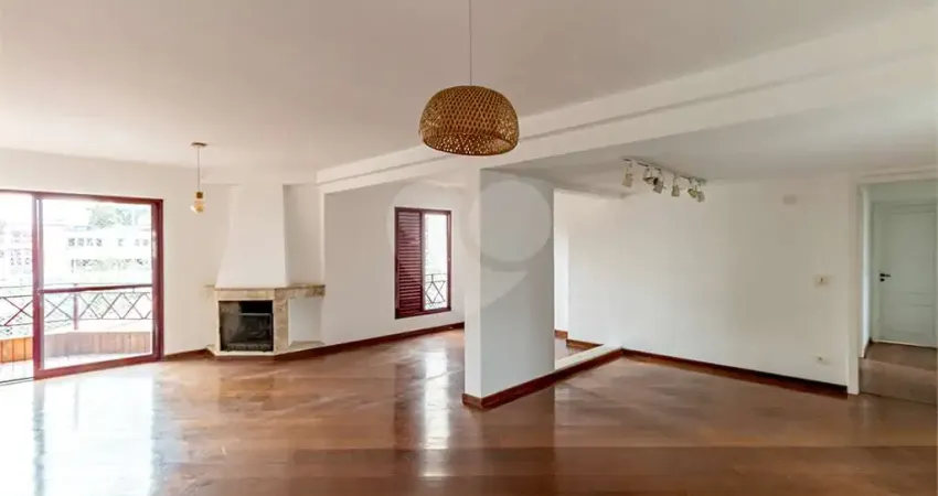Apartamento com 3 quartos para alugar na Vila Madalena, São Paulo 