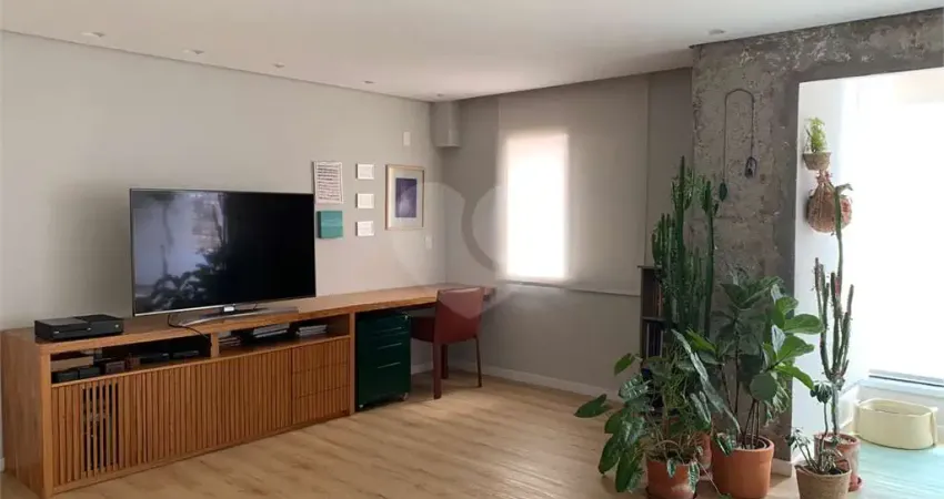 Apartamento com 2 quartos à venda na Rua Pascoal Vita, --, Vila Madalena, São Paulo