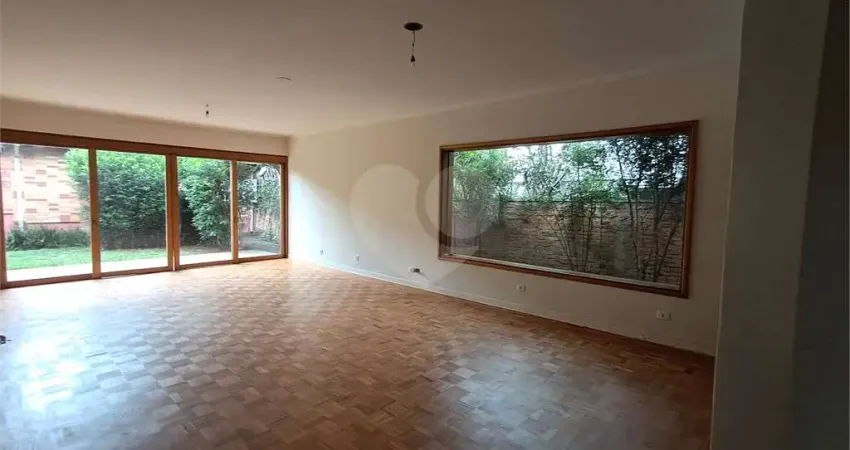 Casa com 3 quartos para alugar em Alto de Pinheiros, São Paulo