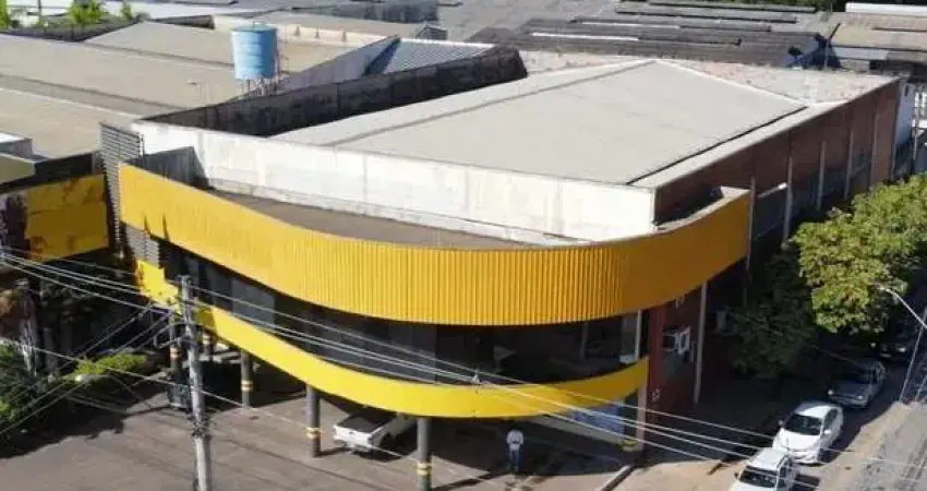 Galpão de 1.800m² para instalar sua indústria ou comércio.