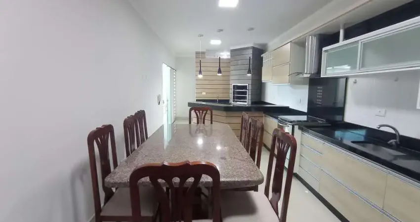 Casa com 4 quartos para alugar na Rua Pioneiro José Vicente da Silva, 1428 B, Jardim Itália, Maringá