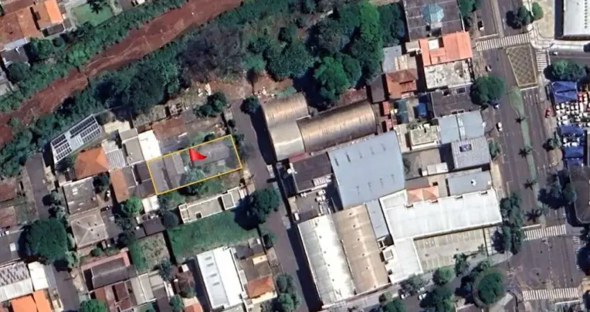 Terreno com 640m² na Zona 06 á venda em Maringá