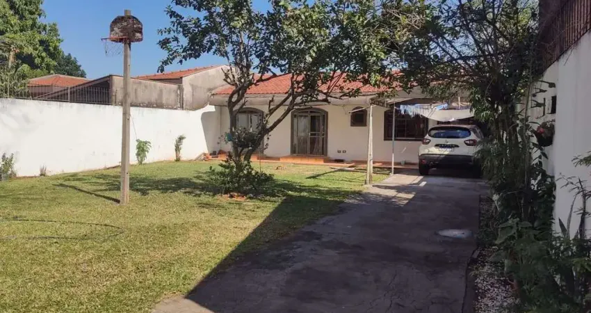 Casa á venda com quintal no Parque Grevílea em Maringá