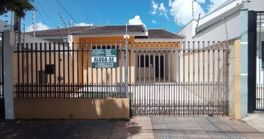 Casa com 3 quartos para alugar na Rua Pioneiro Nereu Mazzer, 212, Jardim Tóquio, Maringá