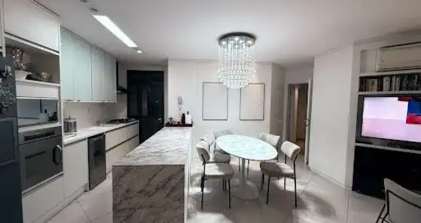 Apartamento com 4 dormitórios à venda, 131 m² por R$ 1.900.000,00 - Centro - Florianópolis/SC