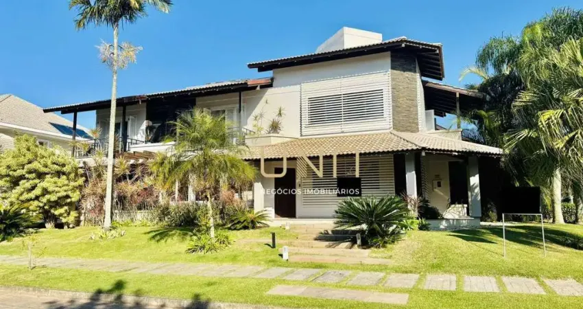 inda casa no bairro de Jurerê, 04 quartos sendo suítes, 02 vagas de garagem.