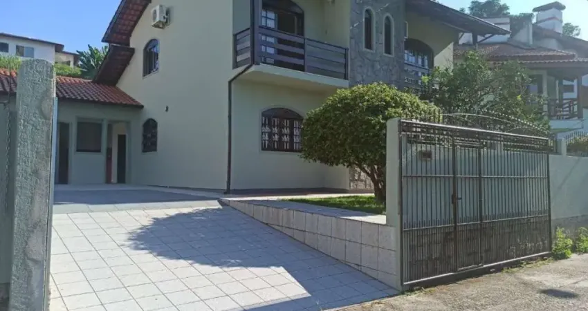 Casa à venda c/ 4D(2suítes) 170m2 privativos no Pantanal, Florianópolis