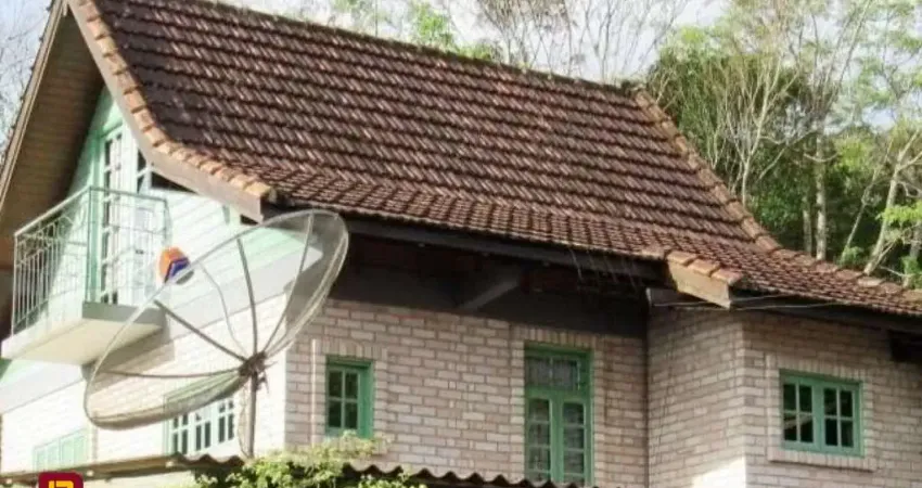 Casa com 3 quartos à venda na Rua Durval Pires da Cunha, Sambaqui, Florianópolis