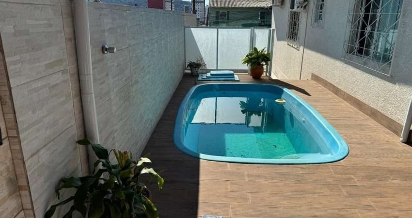 Casa com 3 dormitórios com 112 m² privativos, piscina, no bairro Ipiranga