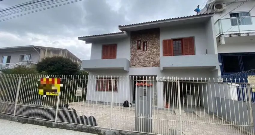 Casa com 04 dormitórios sendo 01 suíte em Barreiros são José - sc