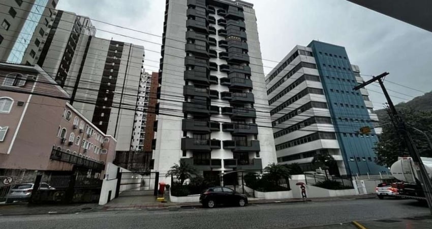 Apartamento no Centro de Florianópolis, 3 dorm. 2 suítes, 02 gar.