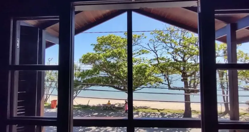 BROGNOLI VENDE - CASA RESIDENCIAL COM 4 DORMITÓRIOS, SENDO 2 SUÍTES, VISTA MAR - STO. ANTÔNIO