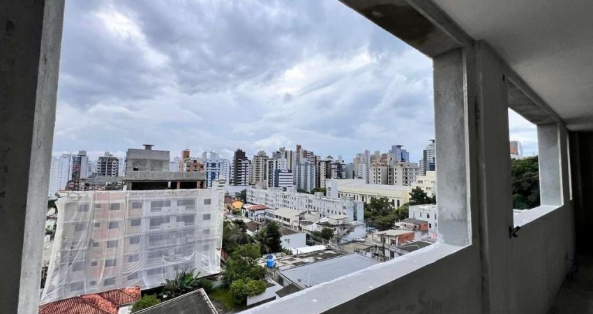 Apartamento com 48,5 m², 1 suíte, lavabo, 1 vaga, no Centro de Florianópolis