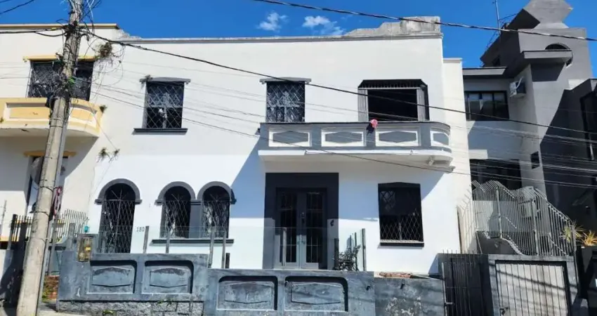 Casa no Centro de Florianópolis, próxima ao Hippo