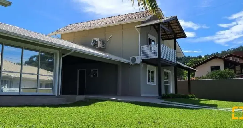 Casa em condomínio fechado com 3 quartos à venda na Rua Isid Dutra, 175, Sambaqui, Florianópolis