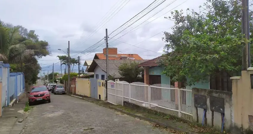 BROGNOLI VENDE - CASA RESISDENCIAL NO BAIRRO DE SAMBAQUI
