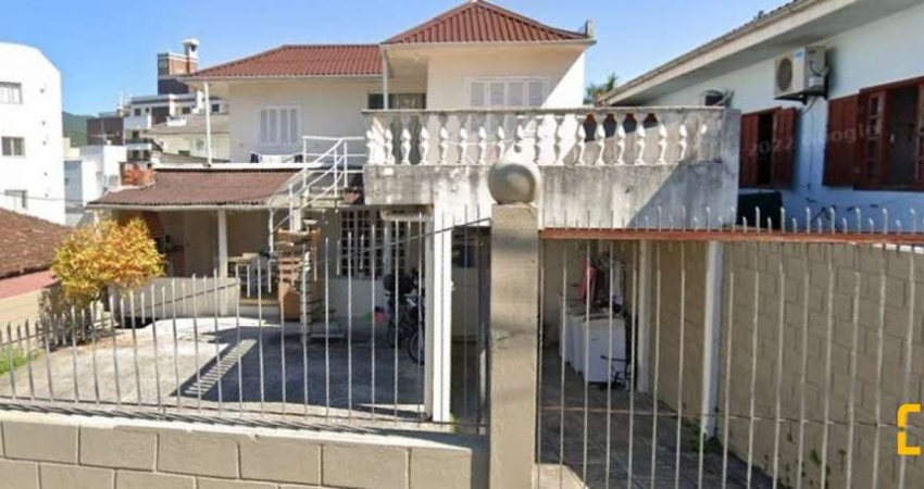 Casa com 5 dormitórios na Trindade - Florianópolis