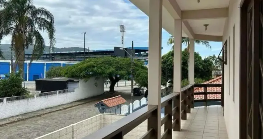 Casa Carianos com 3 quartos Estádio do Avai